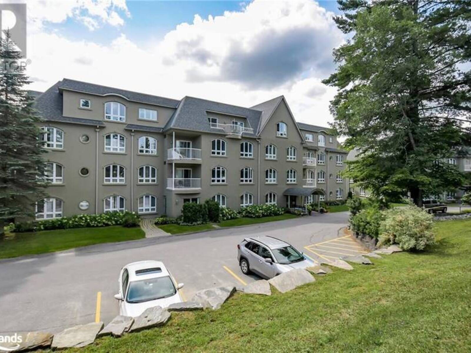 31 DAIRY Lane Unit# 401, Huntsville, Ontario P1H 1L7