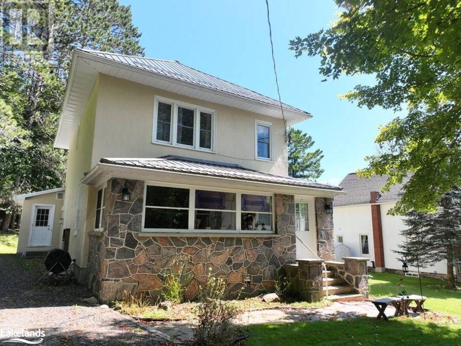 82 PINE Avenue, Haliburton, Ontario K0M 1S0