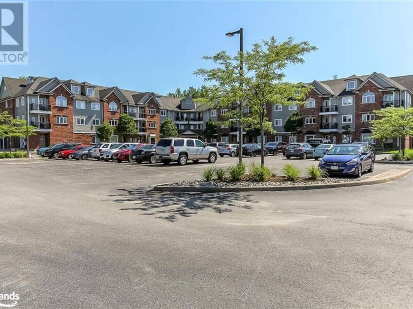 16 WESTBURY Road Unit# 211, Wasaga Beach, Ontario L9Z 0B8