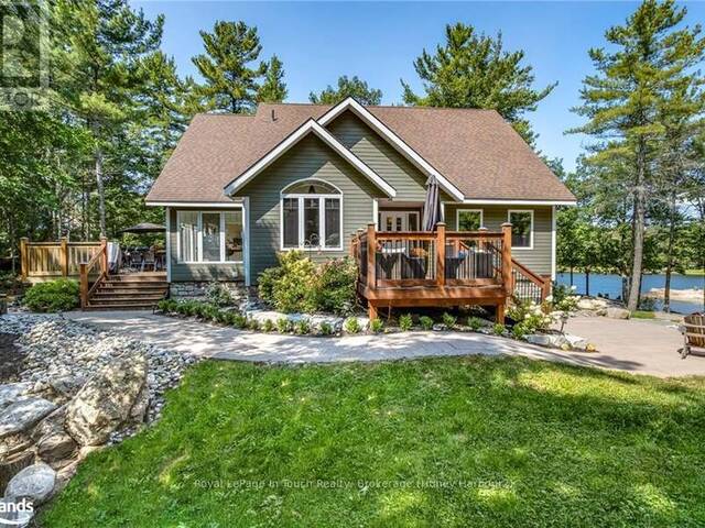 100 630 GEORGIAN BAY Honey Harbour Ontario, P0E 1E0 - 4 Bedrooms Waterfront Home For sale