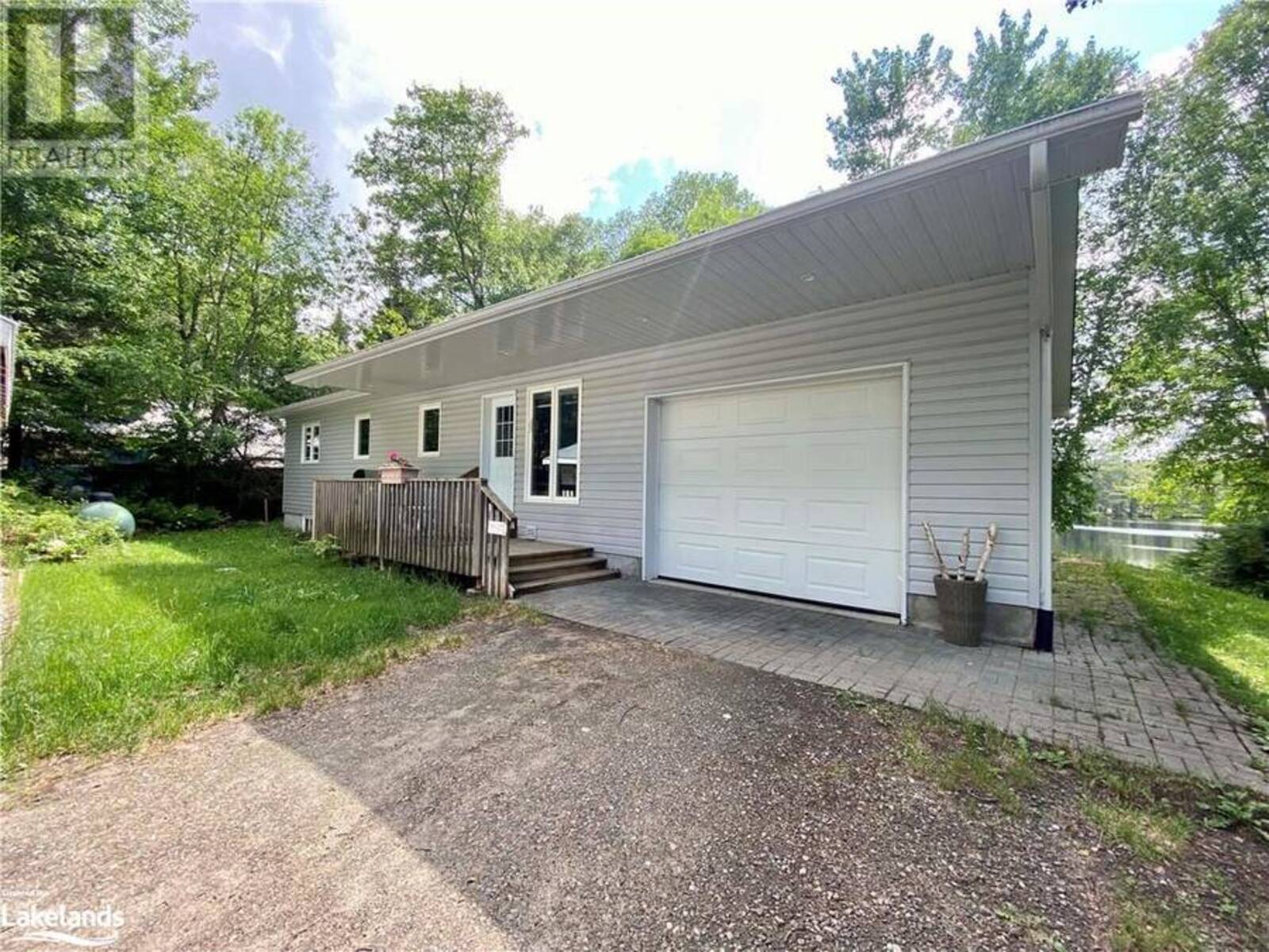 34 HUNTS Road, Huntsville, Ontario P1H 1J4