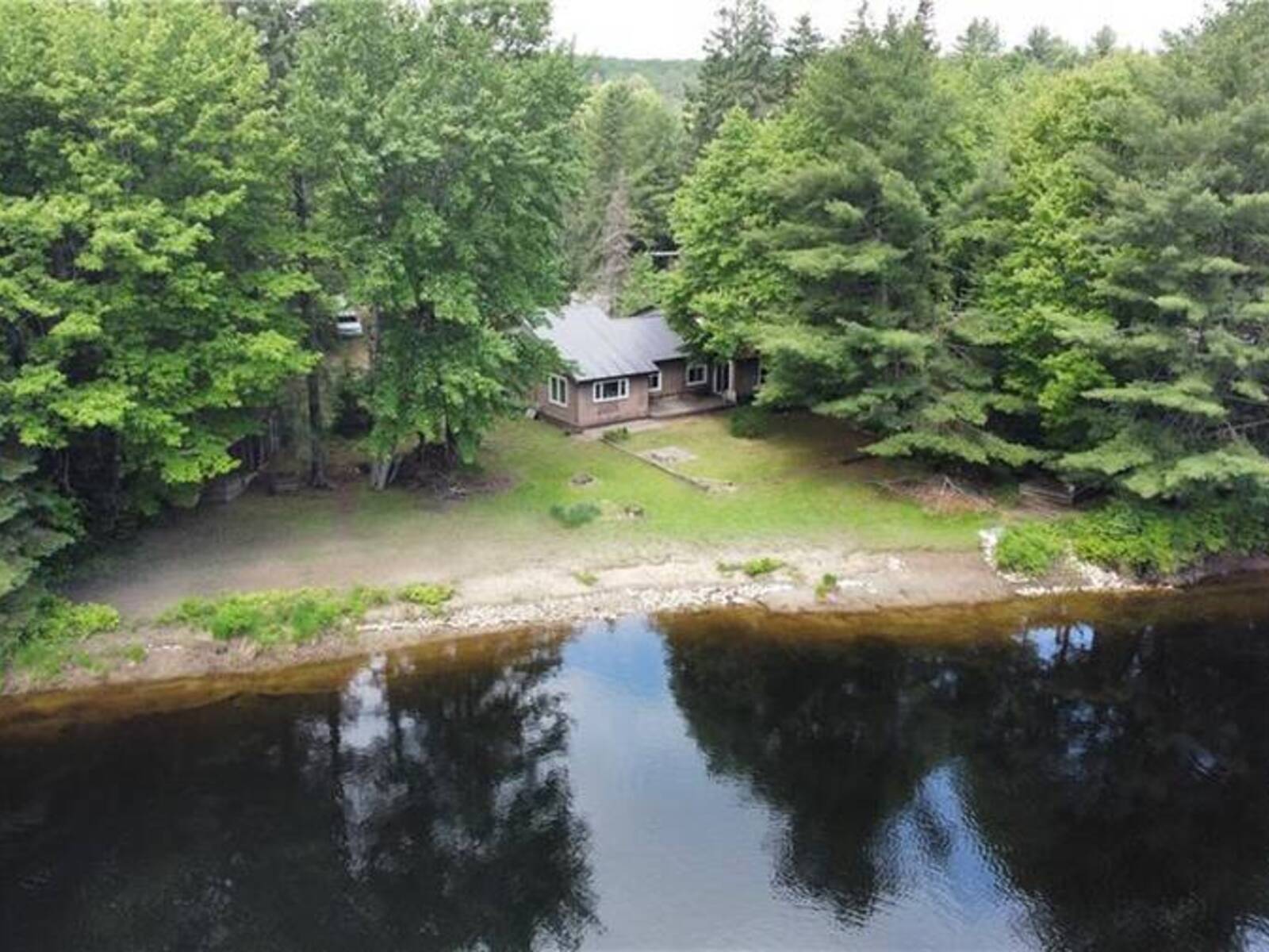 2424 FRASERBURG Road, Bracebridge, Ontario P1L 1X3