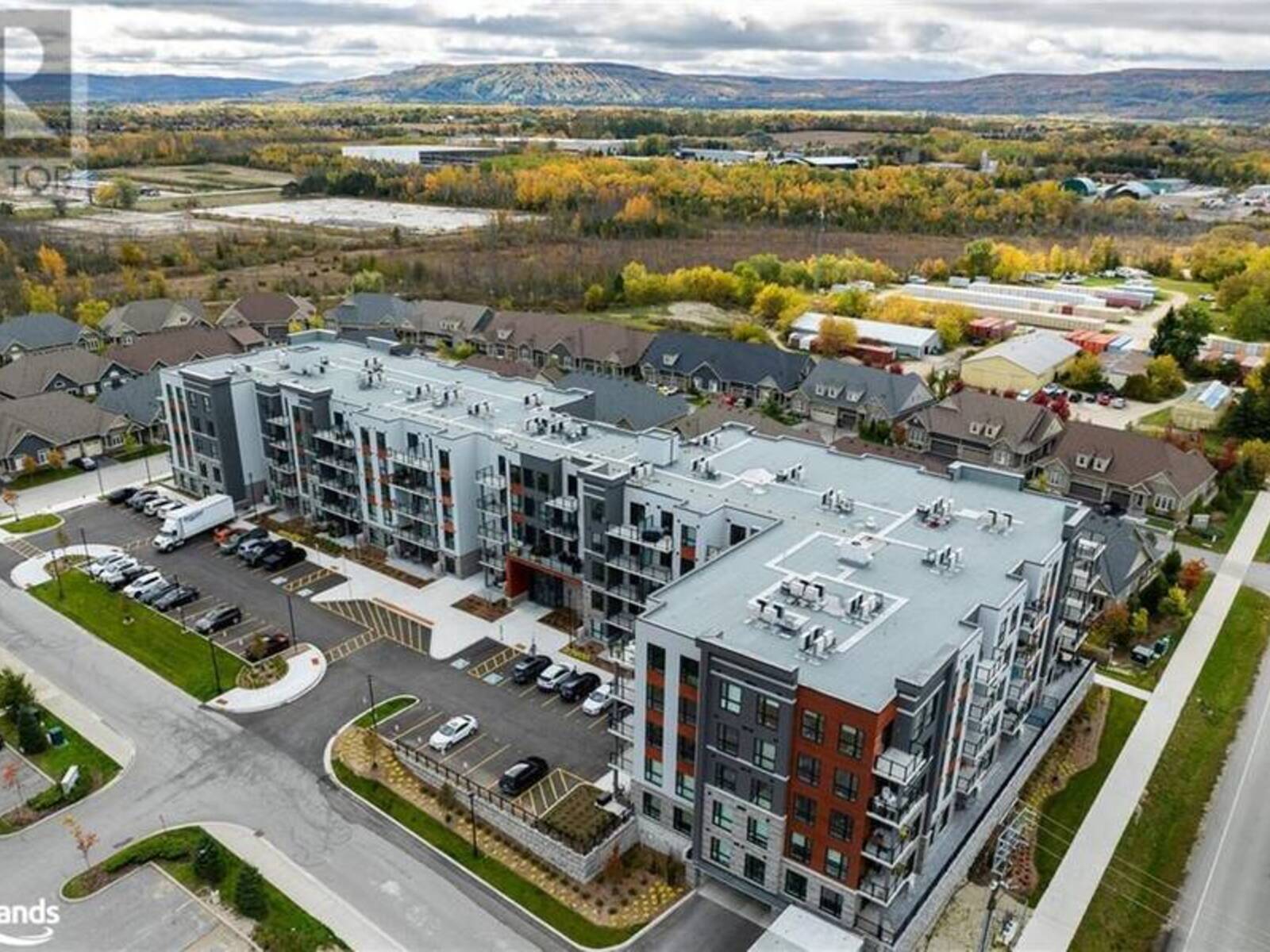 4 KIMBERLY Lane Unit# 207, Collingwood, Ontario L9Y 5B4