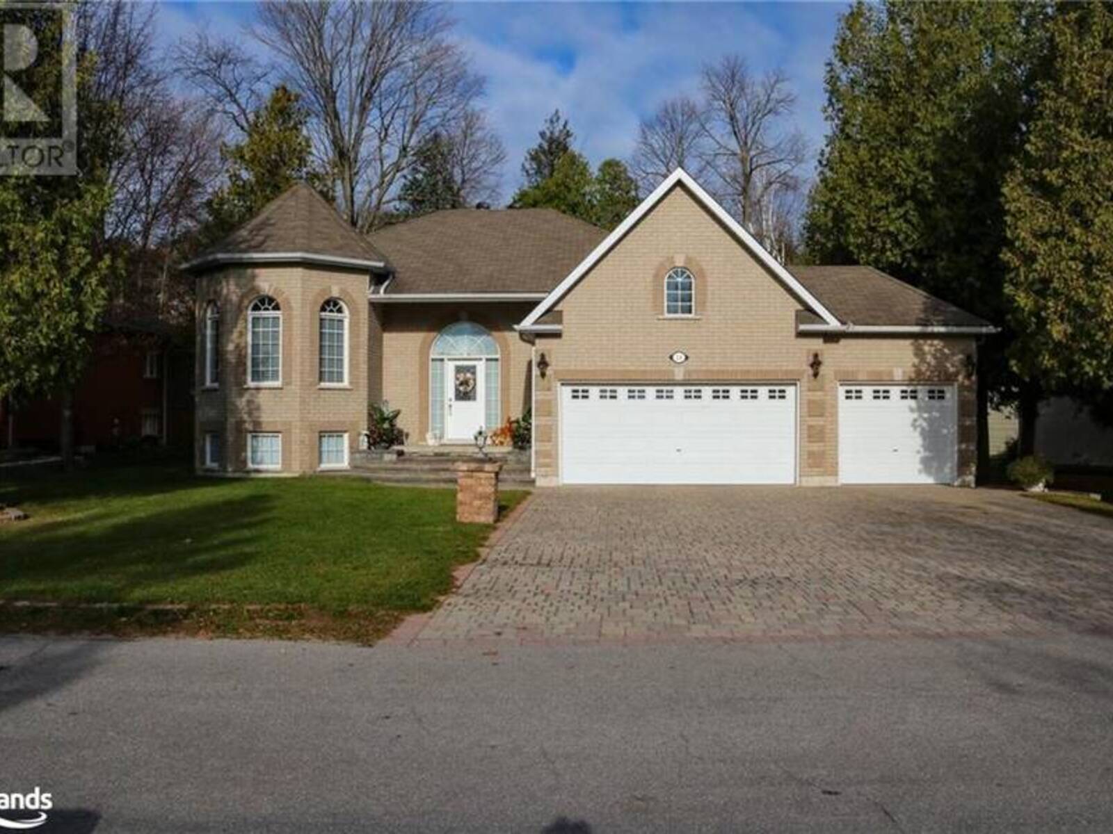 26 FAIRWAY Crescent, Wasaga Beach, Ontario L9Z 1B9