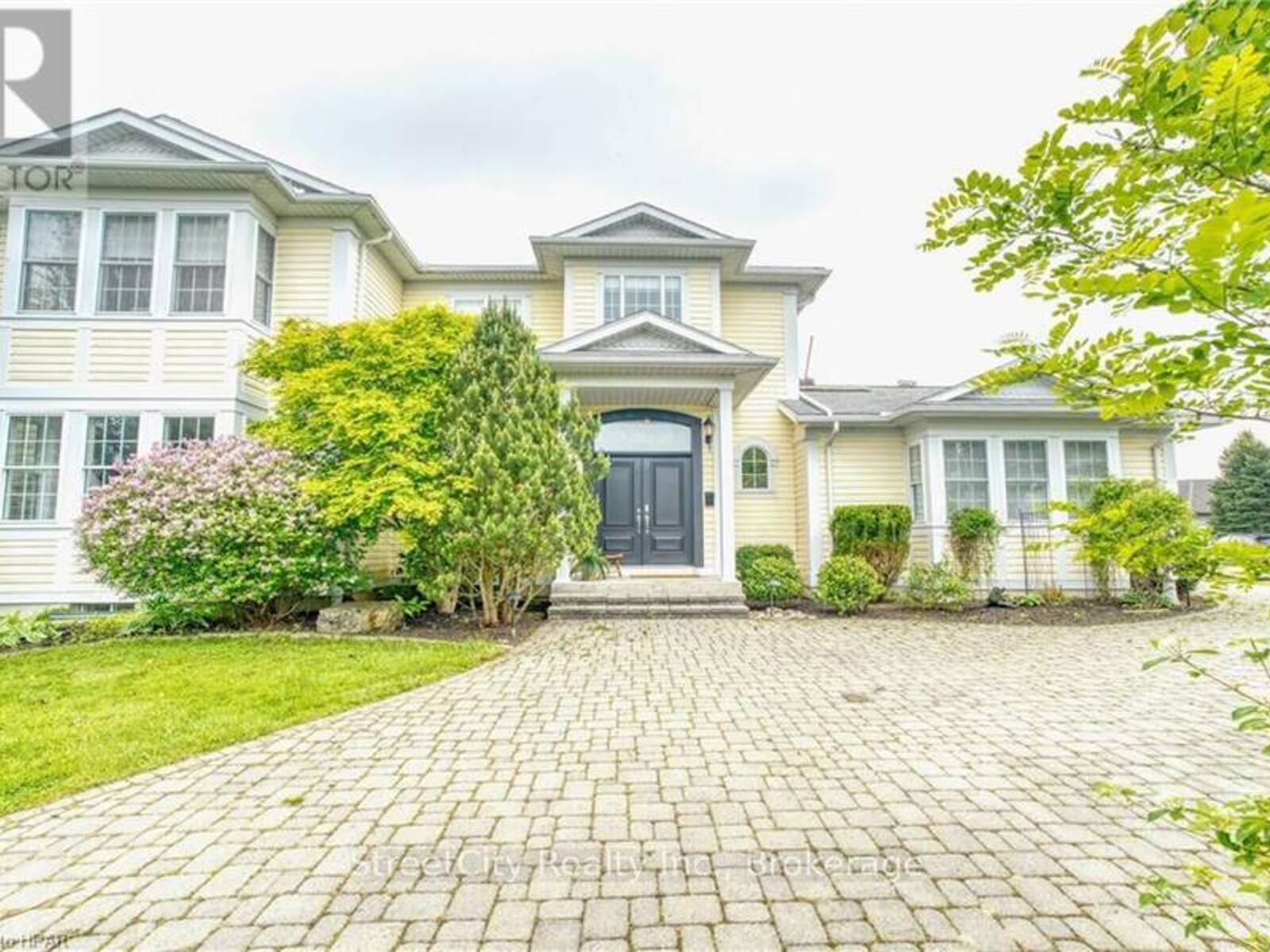 13 HARBOUR COURT, Bayfield, Ontario N0M 1G0