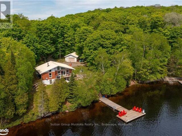 562 & 568 WASEOSA LAKE ROAD Huntsville Ontario, P1H 2J4 - 3 Bedrooms Waterfront Home For sale