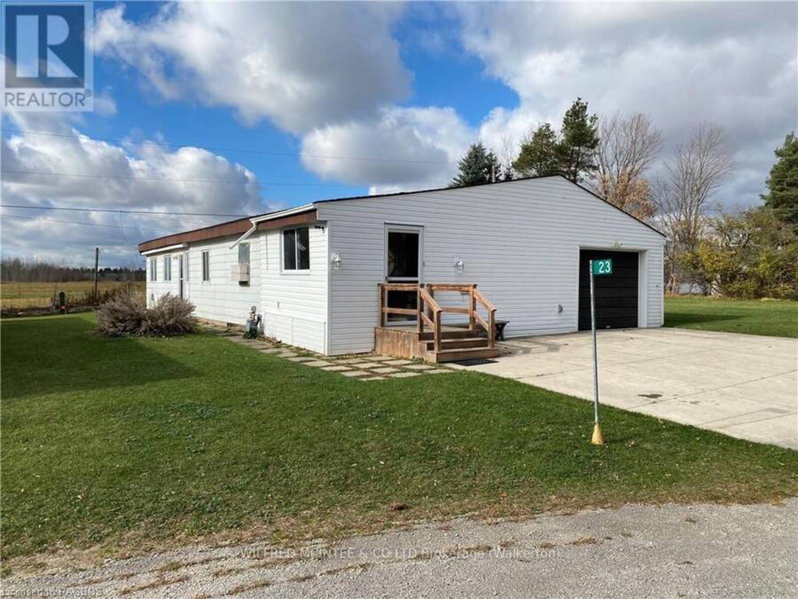 23 BLUEJAY COURT, Walkerton, Ontario N0G 2V0