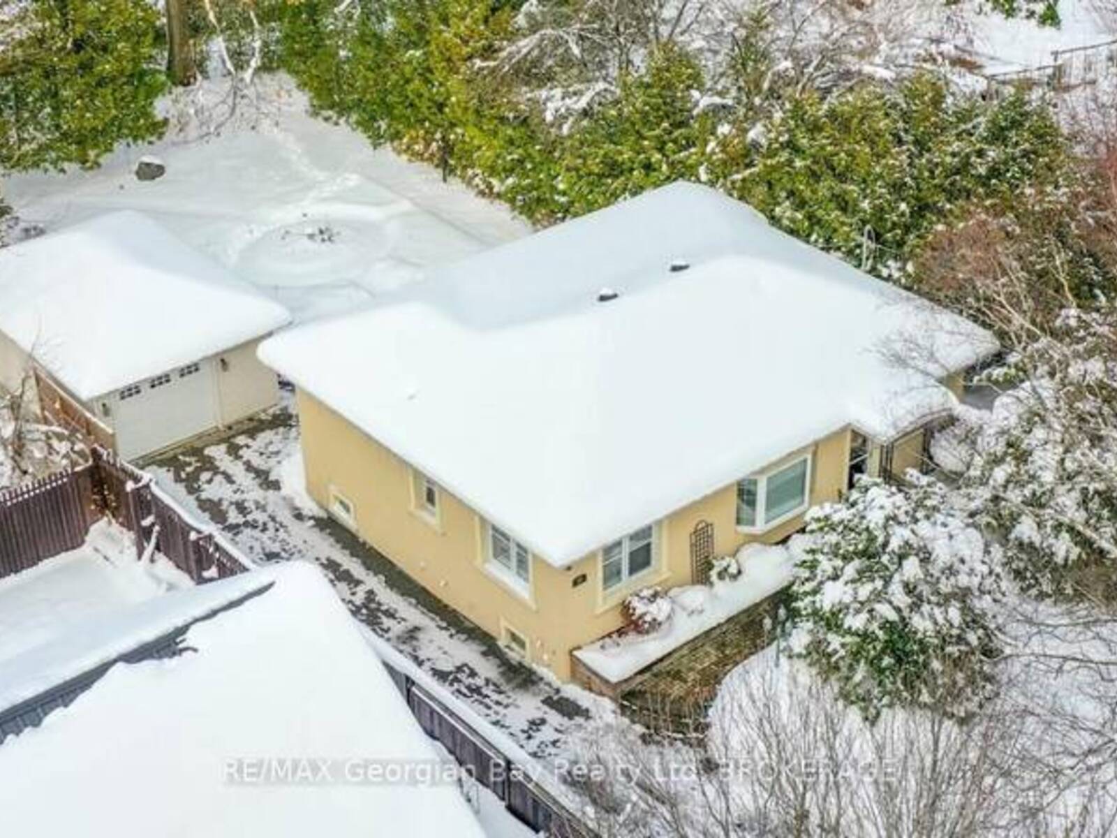 43 ROBERT STREET E, Penetanguishene, Ontario L9M 1B1