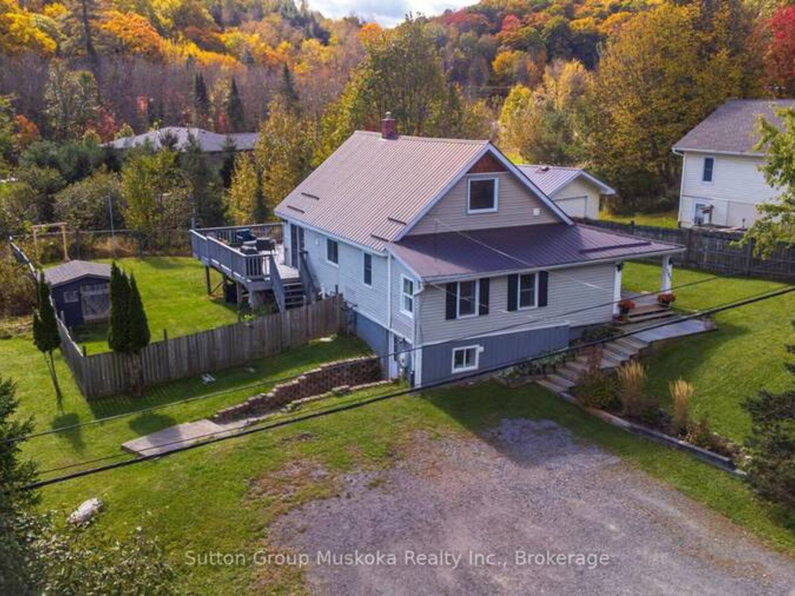 185 SOUTH FAIRY LAKE ROAD, Huntsville, Ontario P1H 1R3