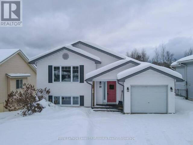 19 CAIRNS CRESCENT Huntsville Ontario, P1H 1Y3 - 3 Bedrooms Home For Sale