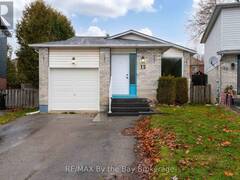 12 HUDSON CRESCENT Bradford West Gwillimbury Ontario, L3Z 2J2