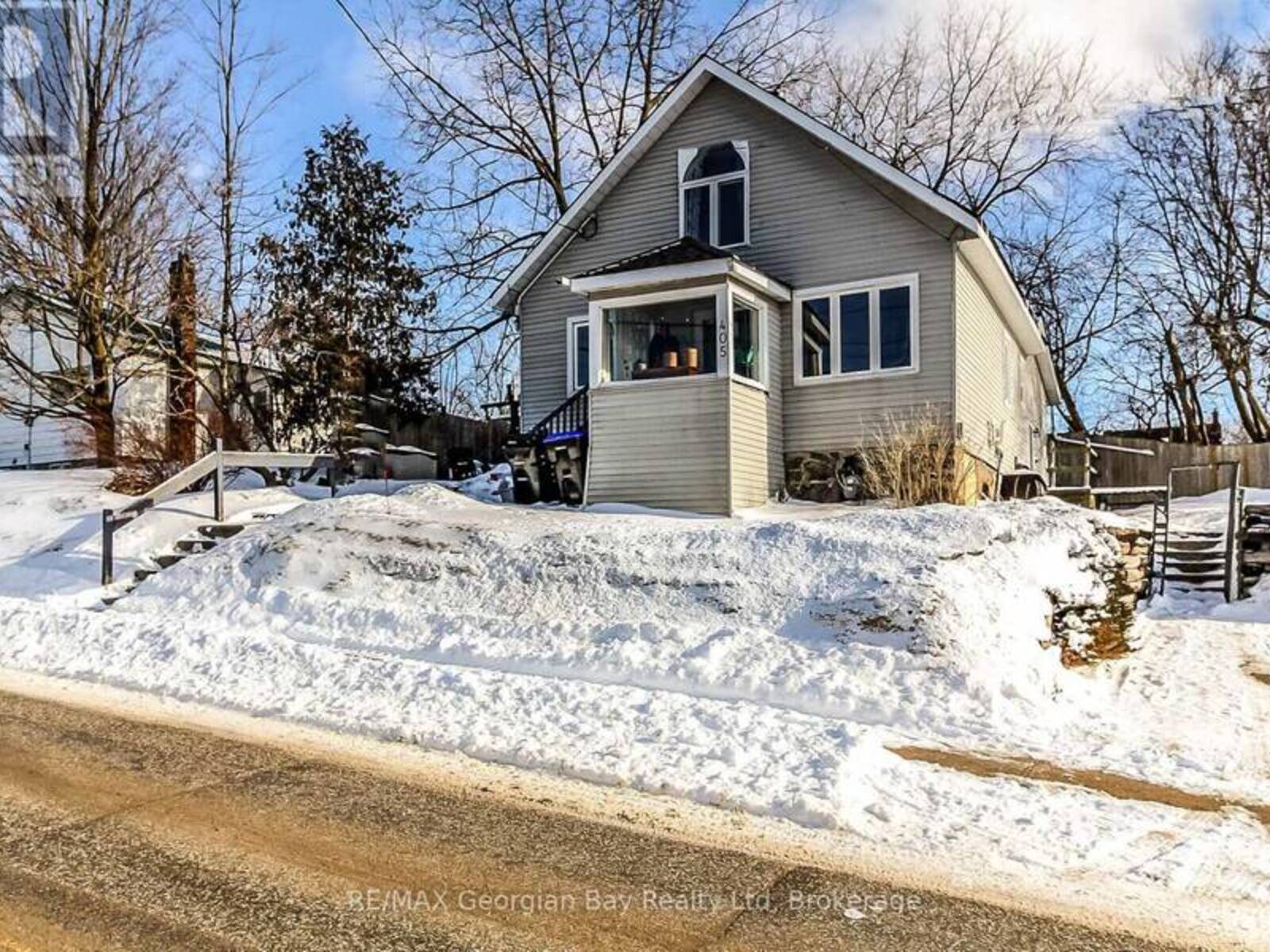 405 BAY STREET, Midland, Ontario L4R 1K7