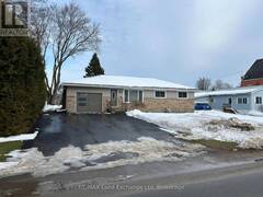 81 QUEEN STREET Huron East Ontario, N0G 1G0