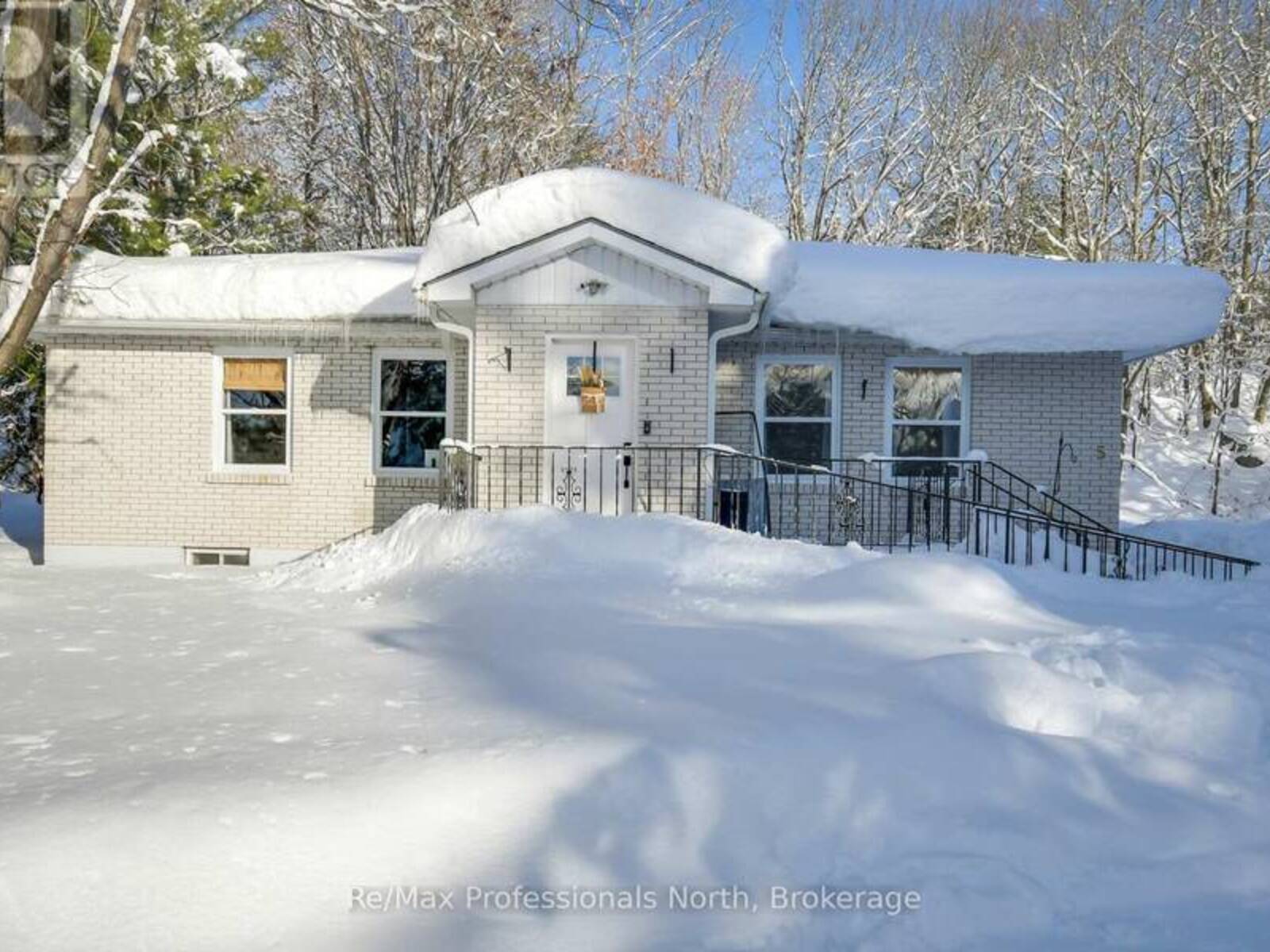 5 WILSHIER BOULEVARD, Bracebridge, Ontario P1L 1L2