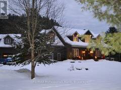 427 SKYHILLS ROAD Huntsville Ontario, P1H 2N5