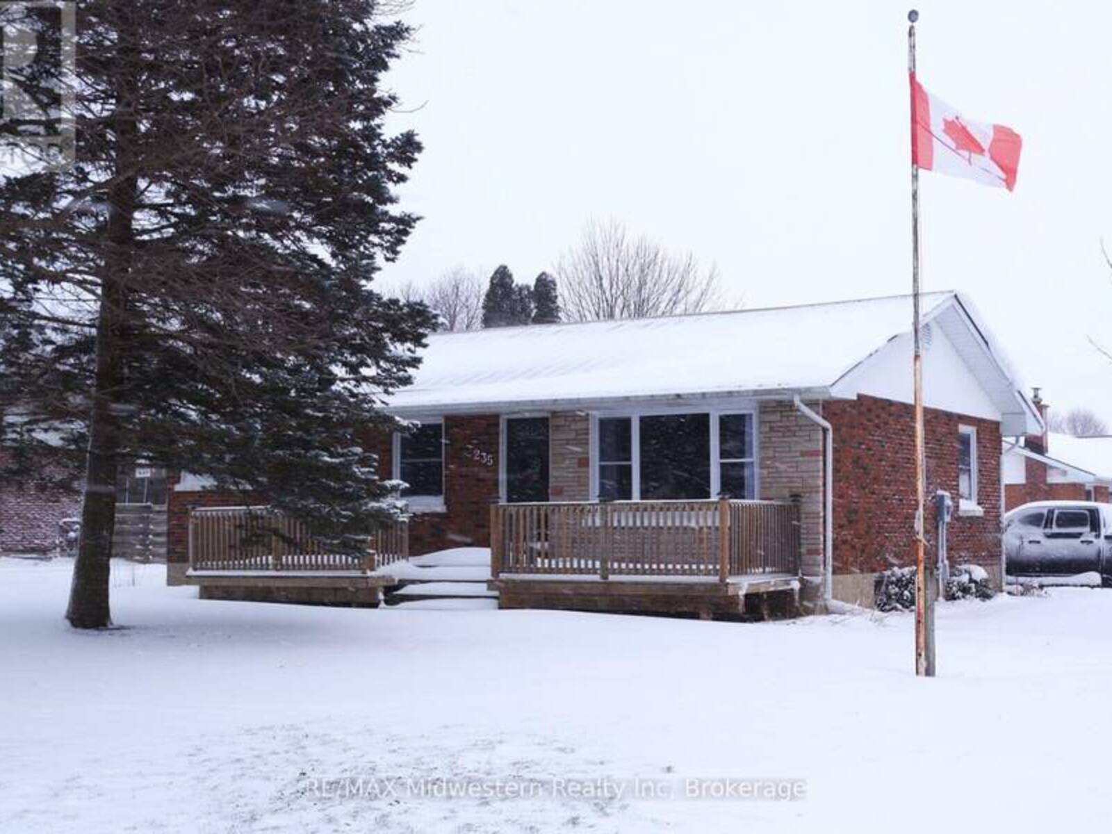 235 1ST AVENUE N, Chesley, Ontario N0G 1L0