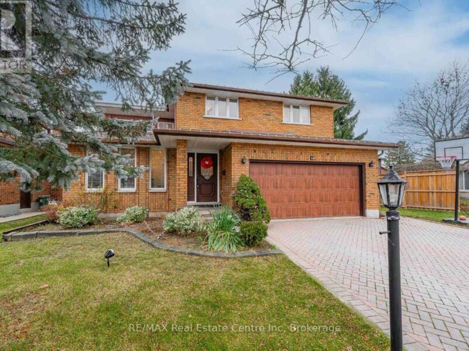 10 KORTRIGHT ROAD E, Guelph, Ontario N1G 4C9