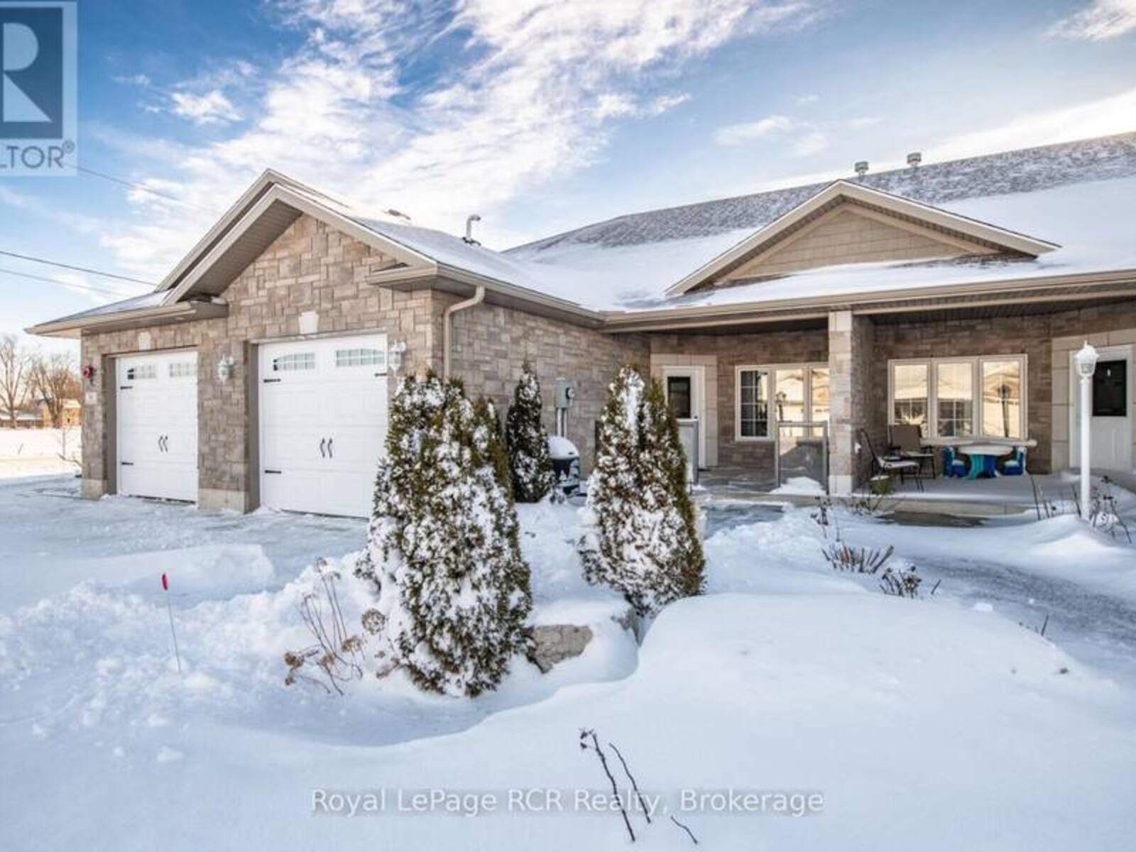 102 BROOMER CRESCENT, Mount Forest, Ontario N0G 2L4