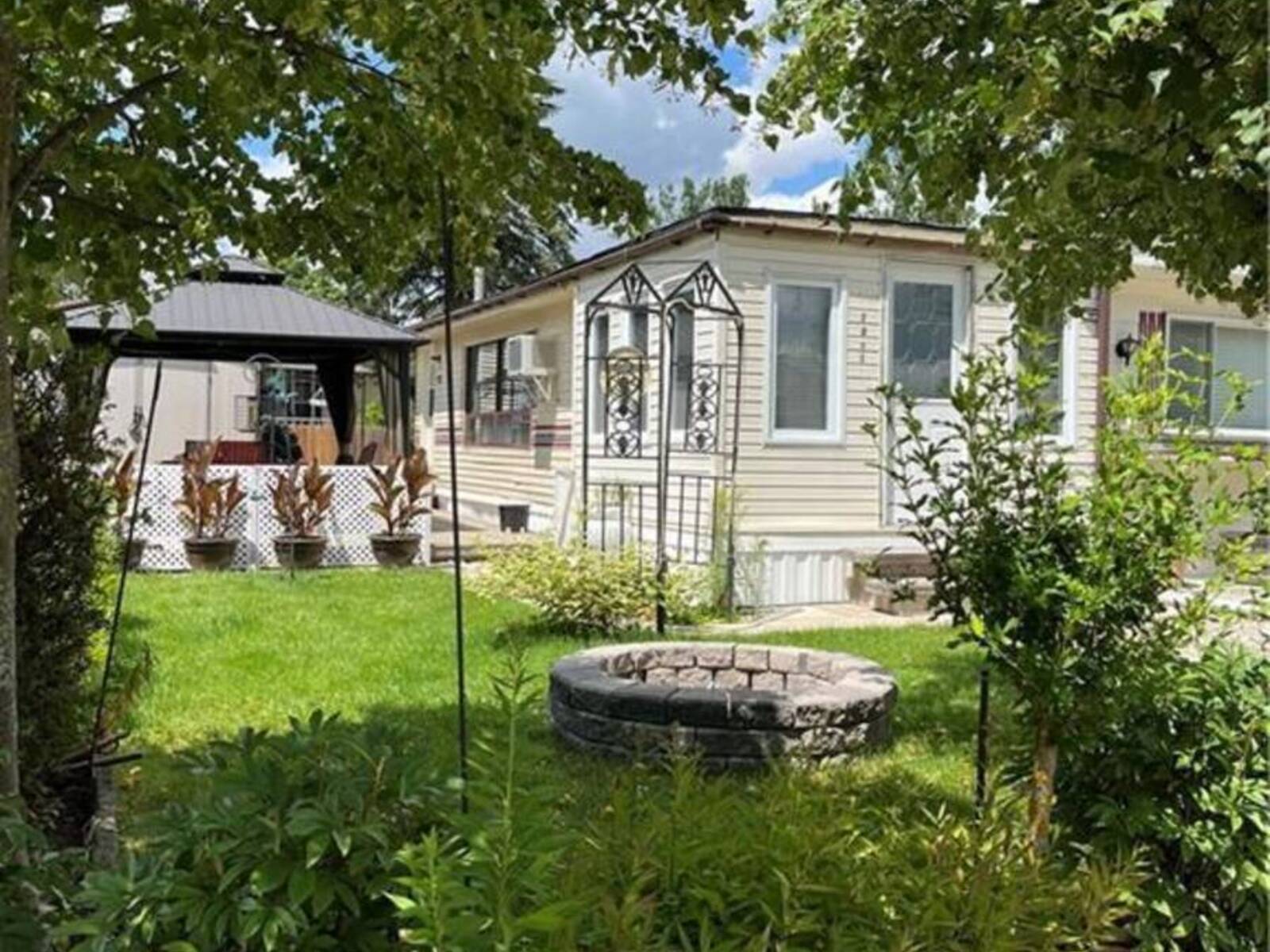 2073 FRIENDLY BOULEVARD, Fergus, Ontario N1M 2W5