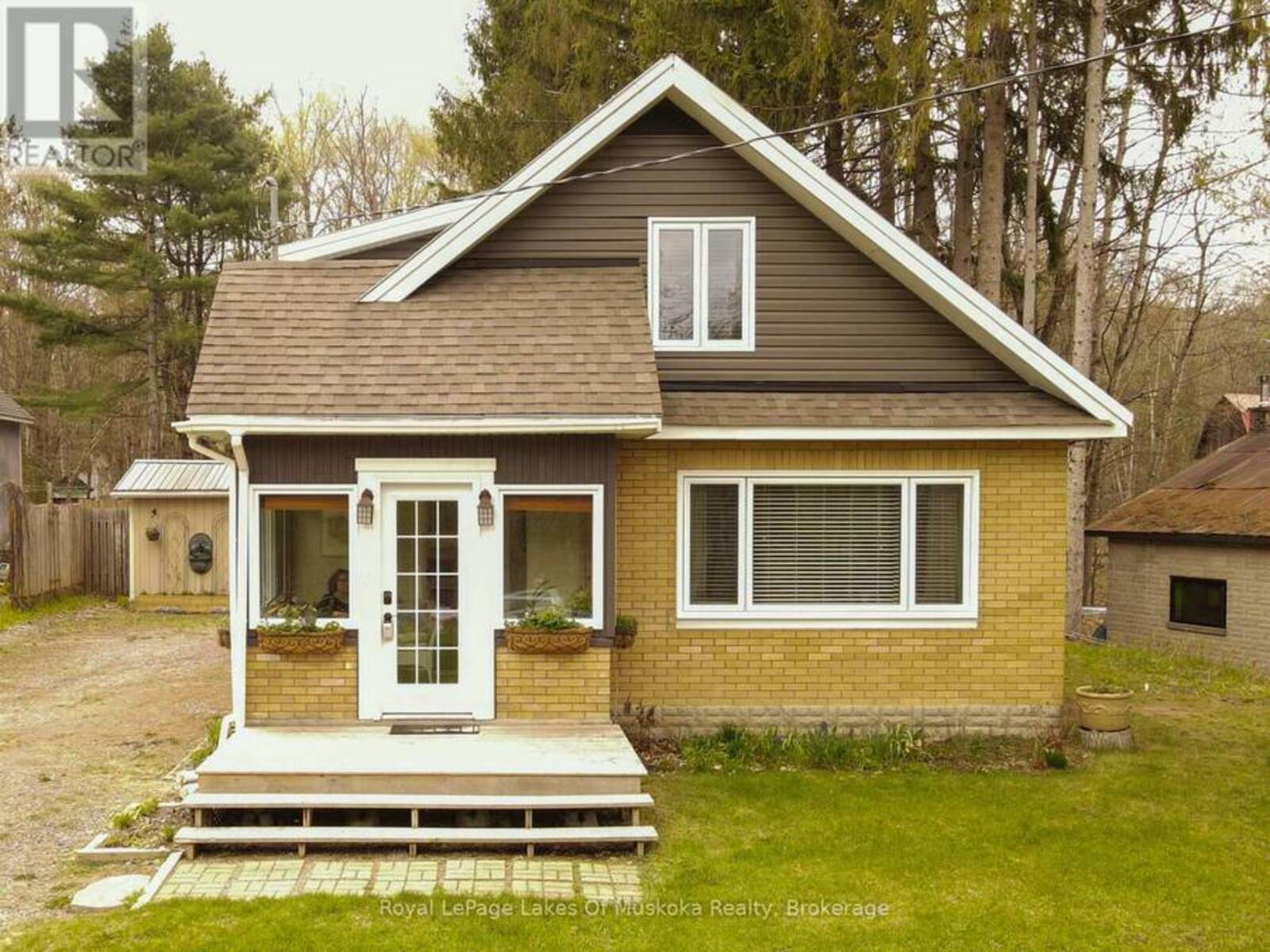 433 NORTH MARY LAKE ROAD, Huntsville, Ontario P1H 1R9