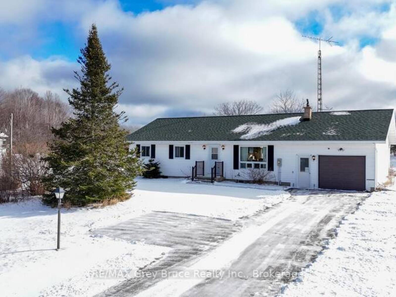 26 MAPLE GOLF CRESCENT, Tobermory, Ontario N0H 2R0