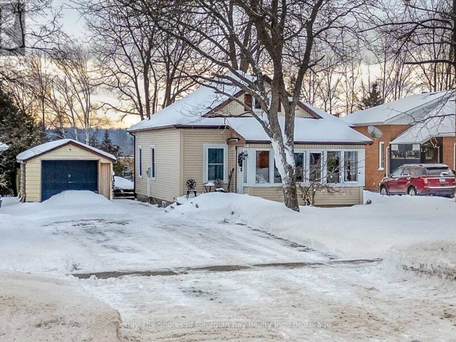 50 POYNTZ STREET, Penetanguishene, Ontario L9M 1N6