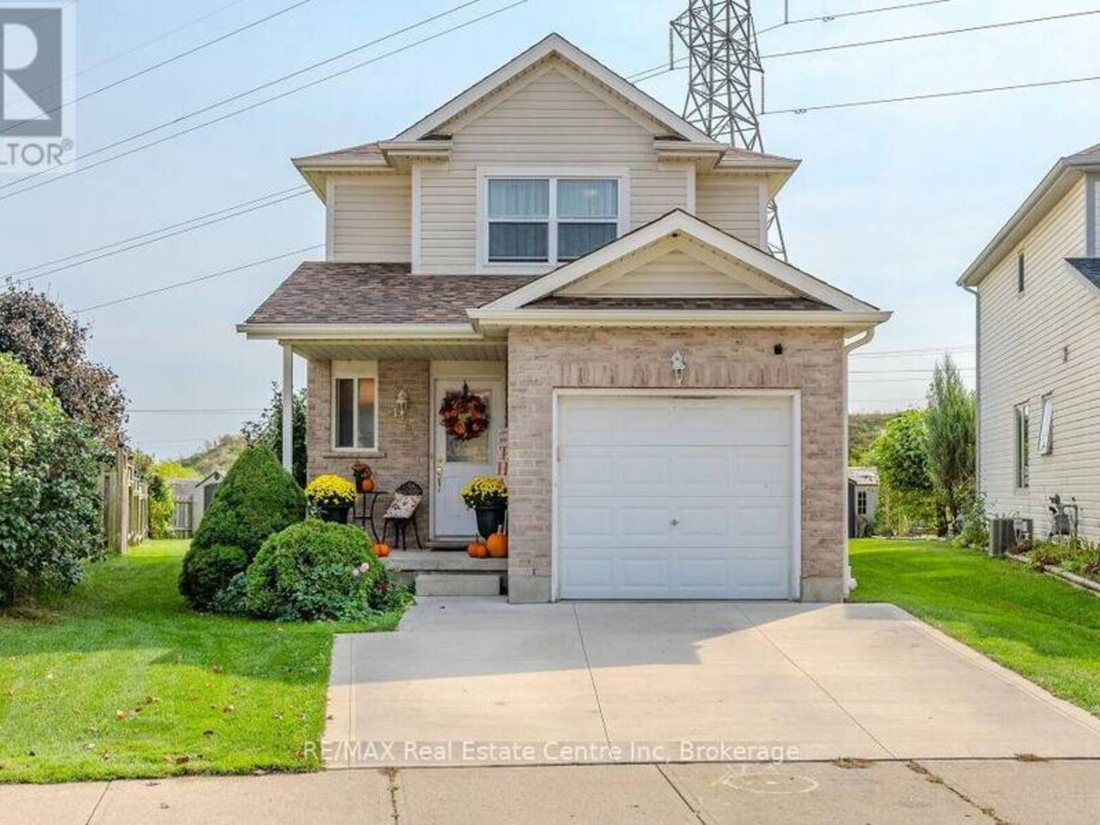 128 HENHOEFFER CRESCENT, Kitchener, Ontario N2E 4H3