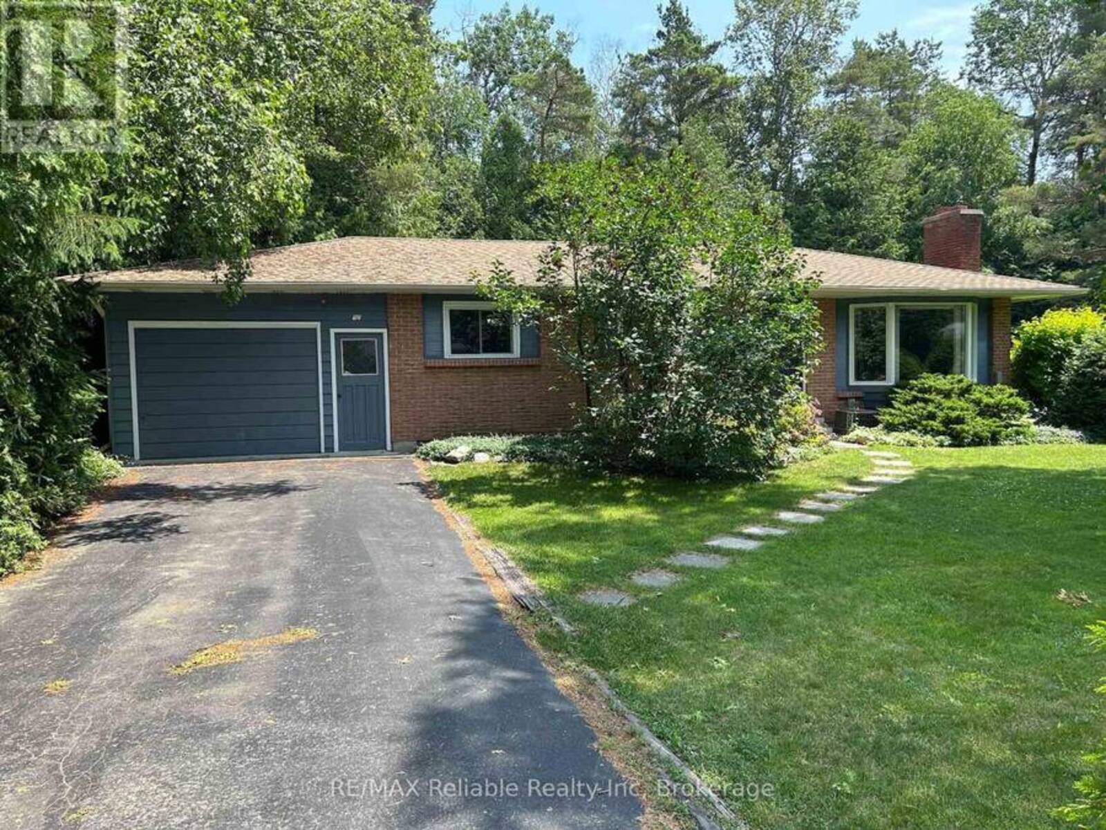 12 STARK STREET, Bayfield, Ontario N0M 1G0