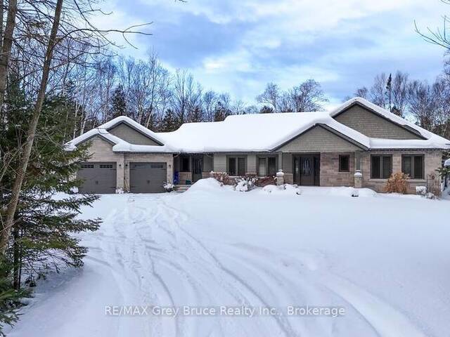 40 PINE FOREST DRIVE Sauble Beach Ontario, N0H 2G0 - 6 Bedrooms Home For Sale