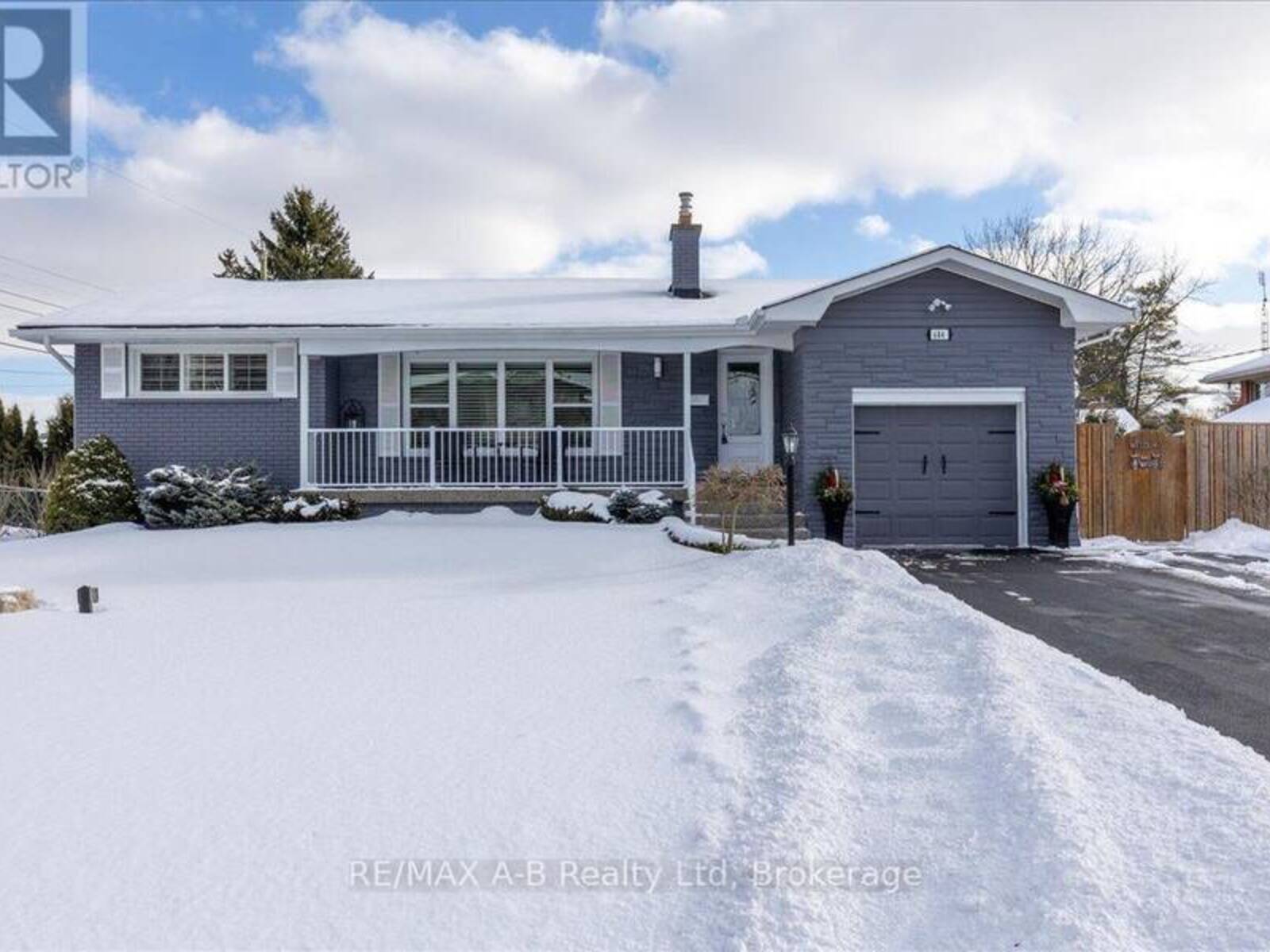 684 HIAWATHA BOULEVARD, Ancaster, Ontario L9G 3A5