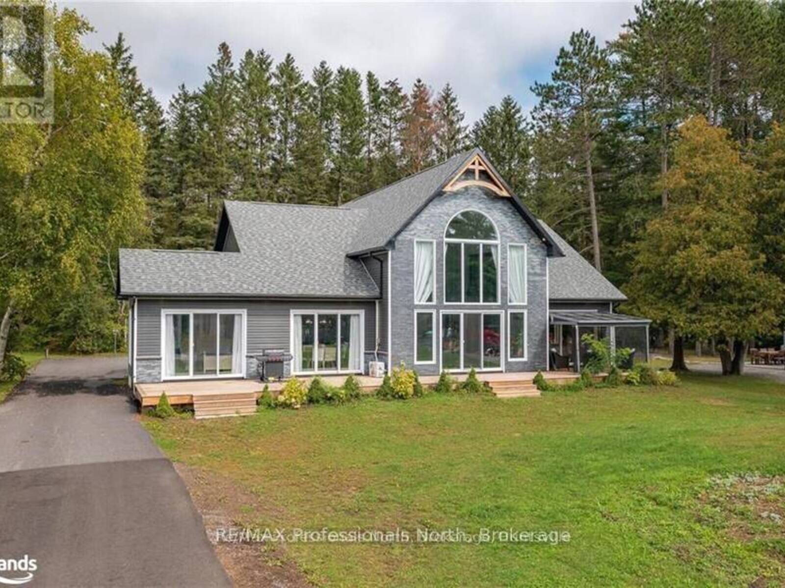 379 SANTAS VILLAGE ROAD W, Bracebridge, Ontario P1H 1W8