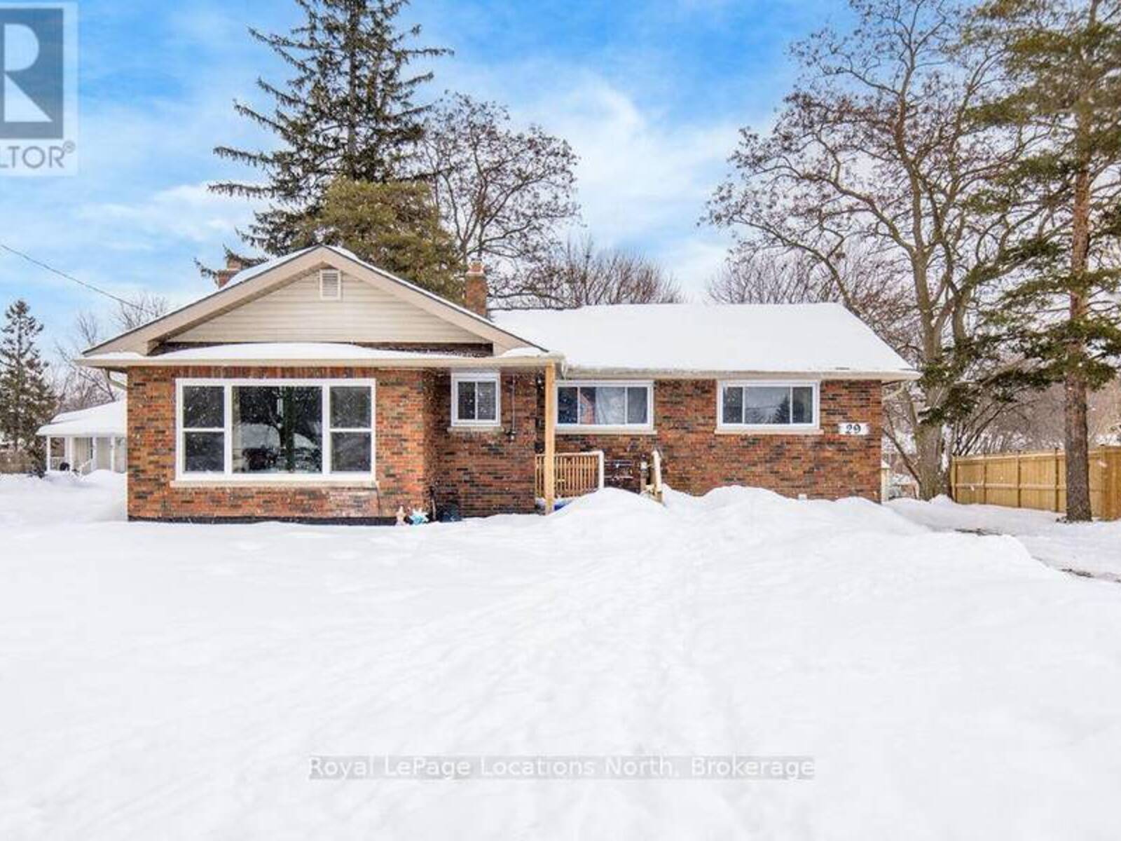 29 DAVIDSON STREET, Barrie, Ontario L4M 3R9