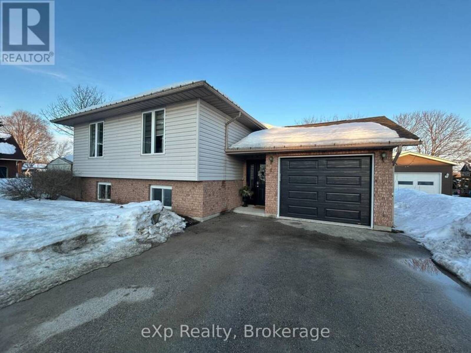 1 ELLEN AVENUE, Walkerton, Ontario N0G 2V0