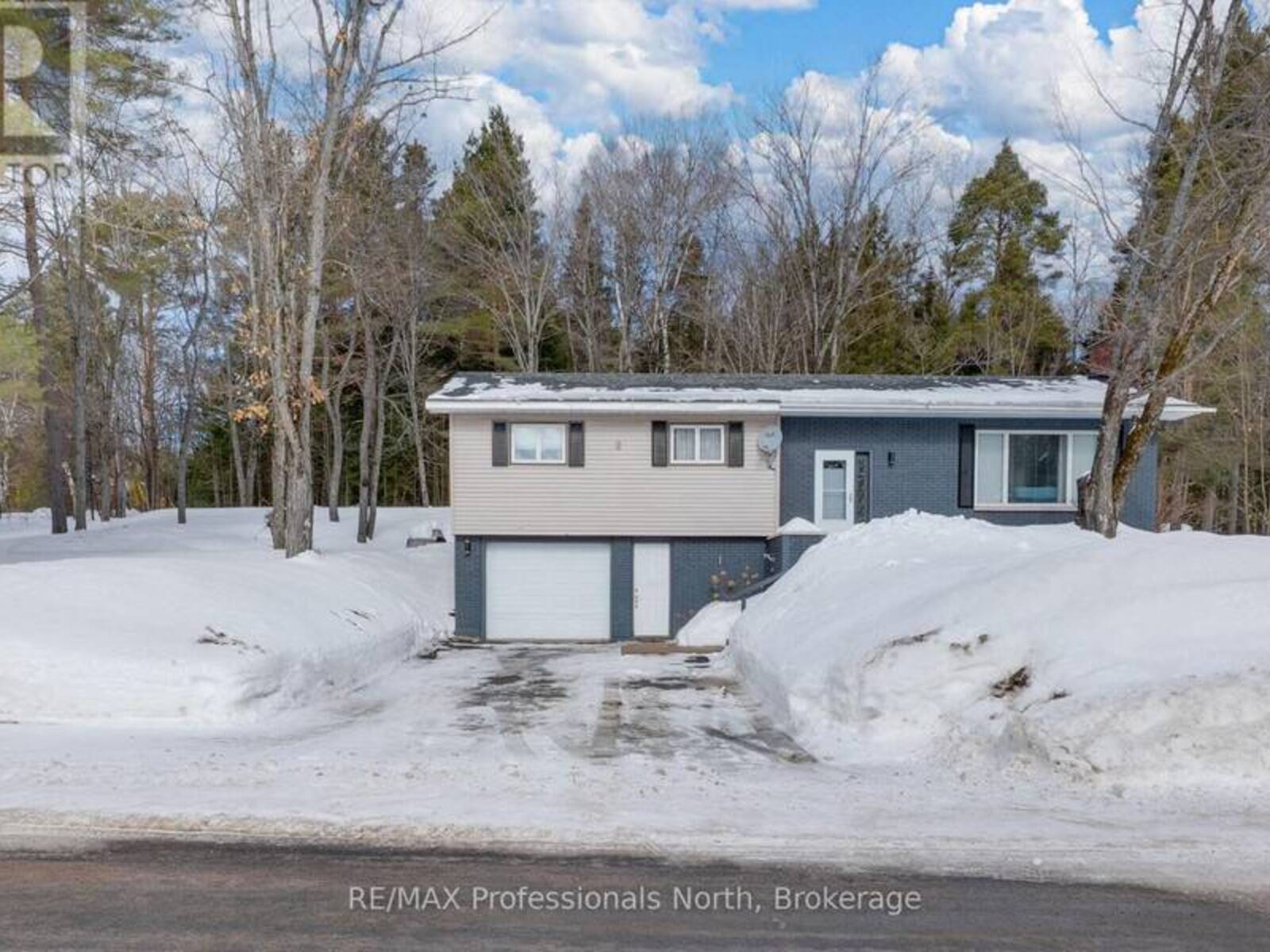 2 MURRAY STREET, Sundridge, Ontario P0A 1Z0