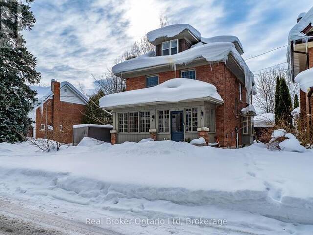 233 4TH A STREET E Owen Sound Ontario, N4K 1A7 - 3 Bedrooms Waterfront Home For sale