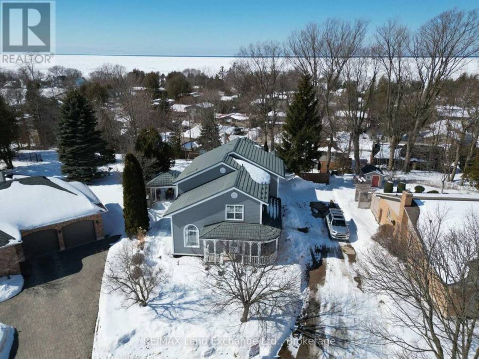 10 MANOR WOOD CRESCENT, Kincardine, Ontario N2Z 1C1