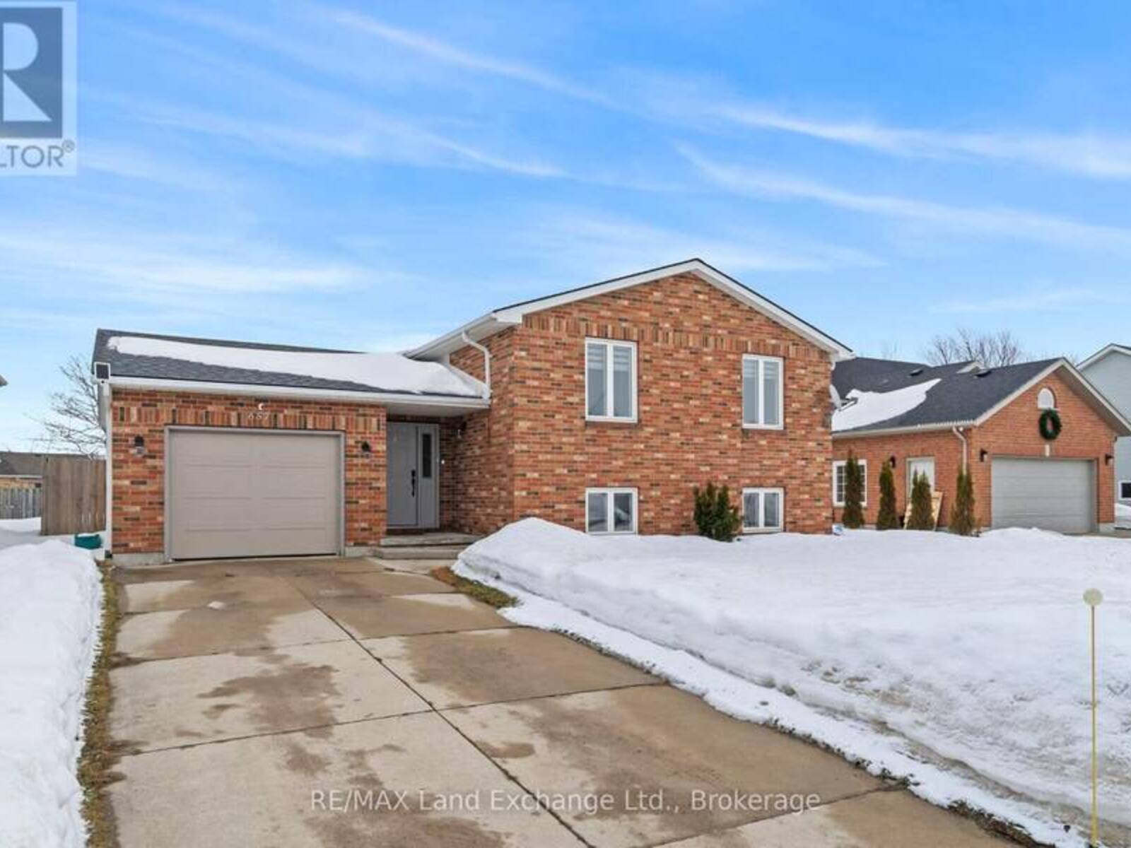 657 STEWART DRIVE, Kincardine, Ontario N2Z 3B4