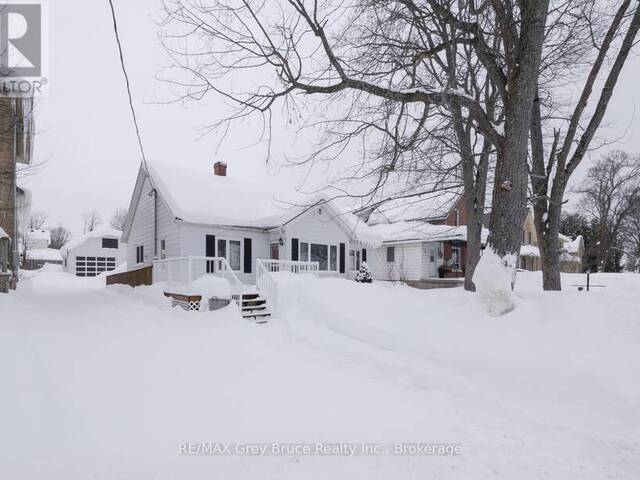 412 SCOTT STREET Georgian Bluffs Ontario, N0H 2T0 - 3 Bedrooms Home For Sale