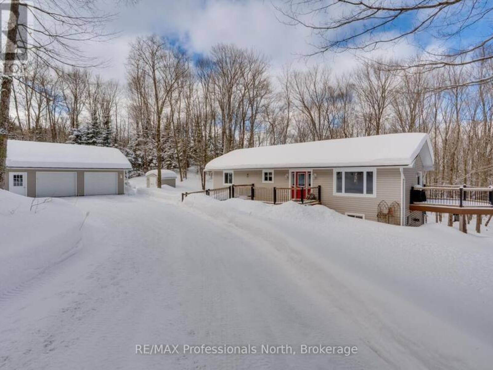 365 NORTH WASEOSA LAKE ROAD, Huntsville, Ontario P1H 2J4