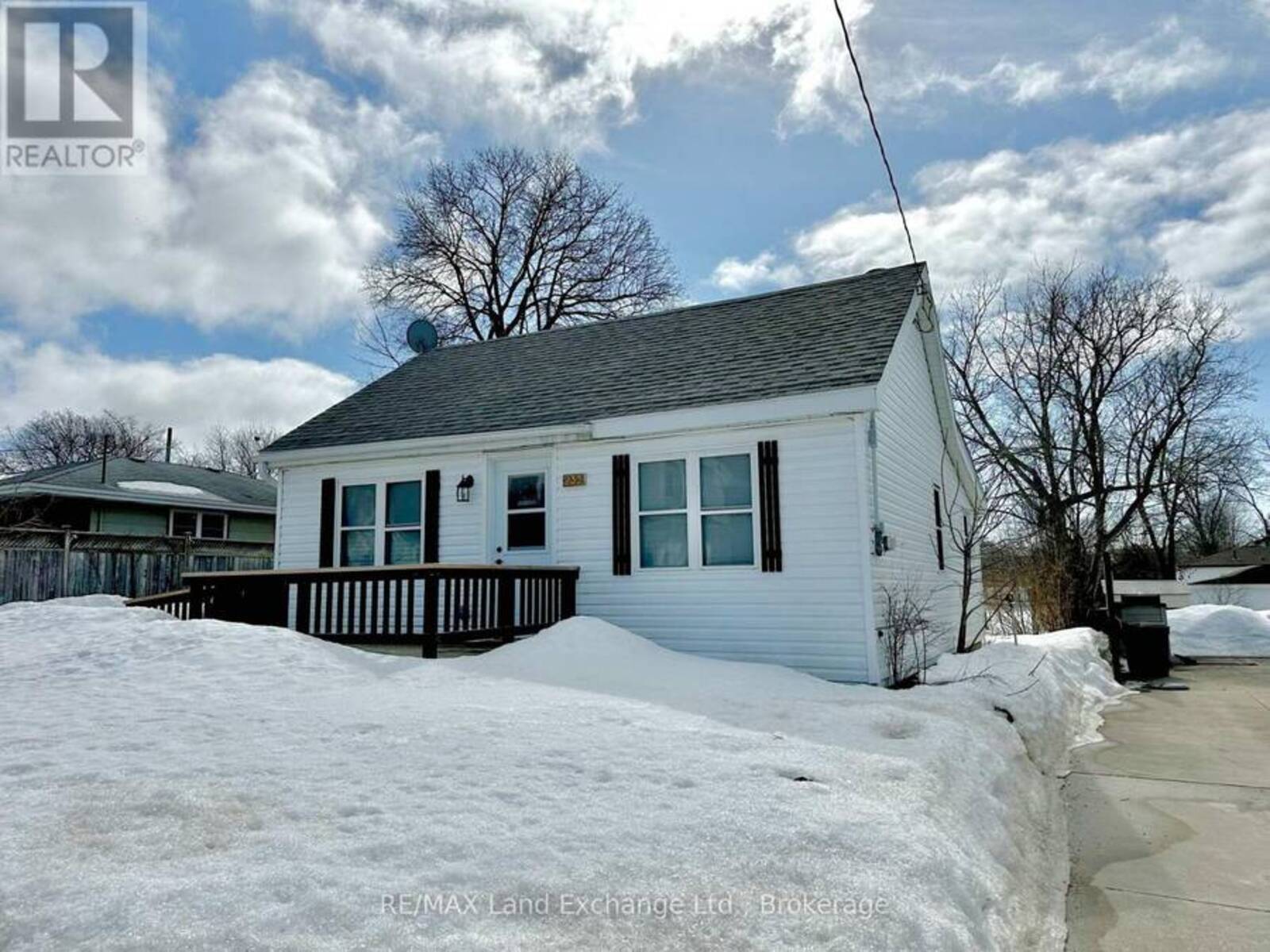 233 MACDONALD LANE, Southampton, Ontario N0H 2L0