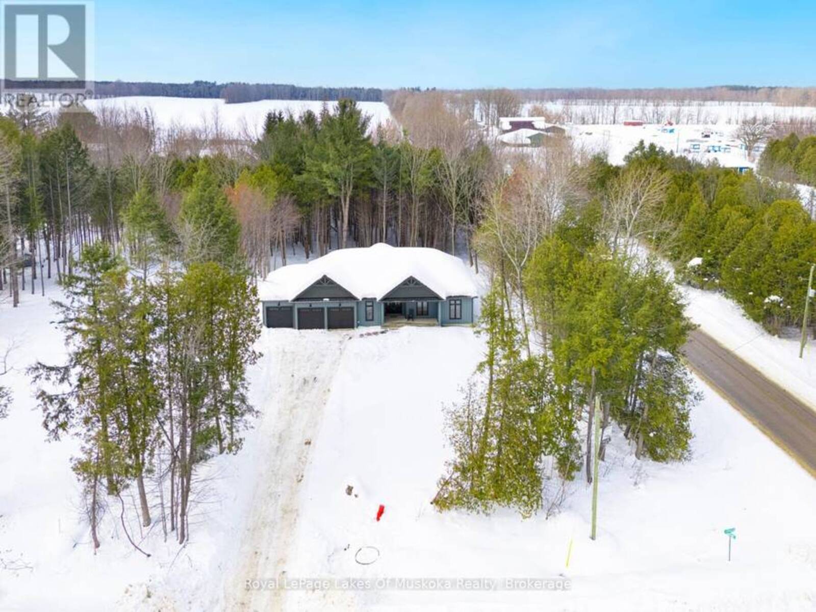 2 MERRINGTON AVENUE, Oro-Medonte, Ontario L3V 0R5