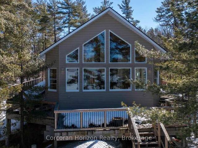 PT ISLAND 45 IN SIX MILE LAKE Port Severn Ontario, L0K 1S0 - 2 Bedrooms Waterfront Home For sale