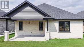 15 ORCHARD DRIVE | Stratford Ontario | Slide Image Eighteen