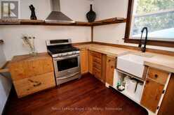28 HARPUR DRIVE | Tobermory Ontario | Slide Image Sixteen