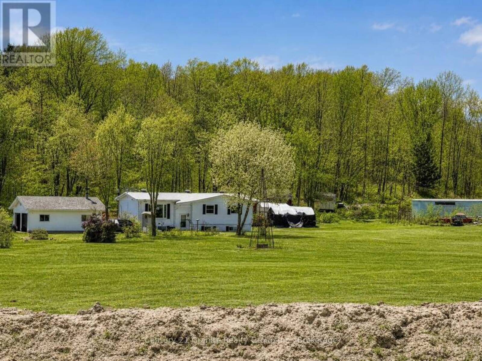 1028 CRABBE LANE, Haliburton, Ontario K0M 1S0