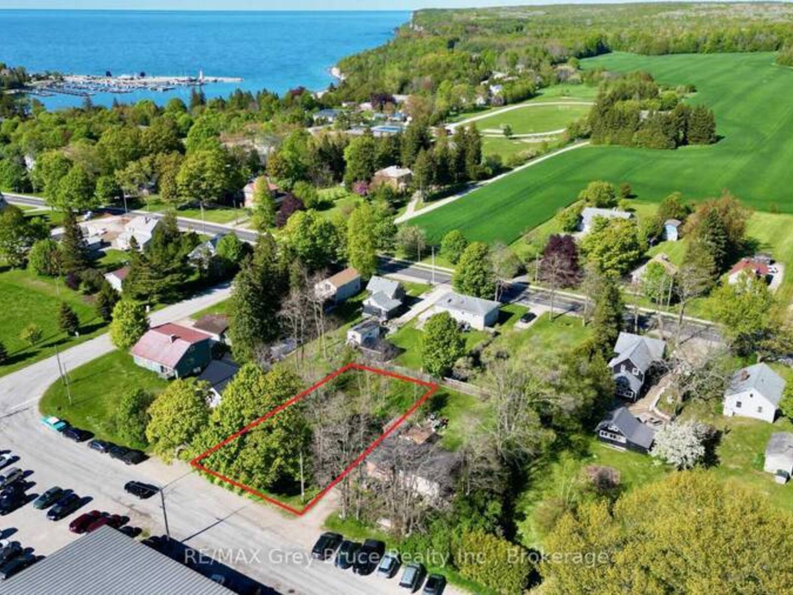 15 TACKABURY STREET, Lion's Head, Ontario N0H 1W0