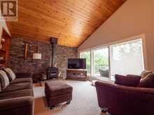 4018 ISLAND 980 / DEER ISLAND | Honey Harbour Ontario | Slide Image Twelve