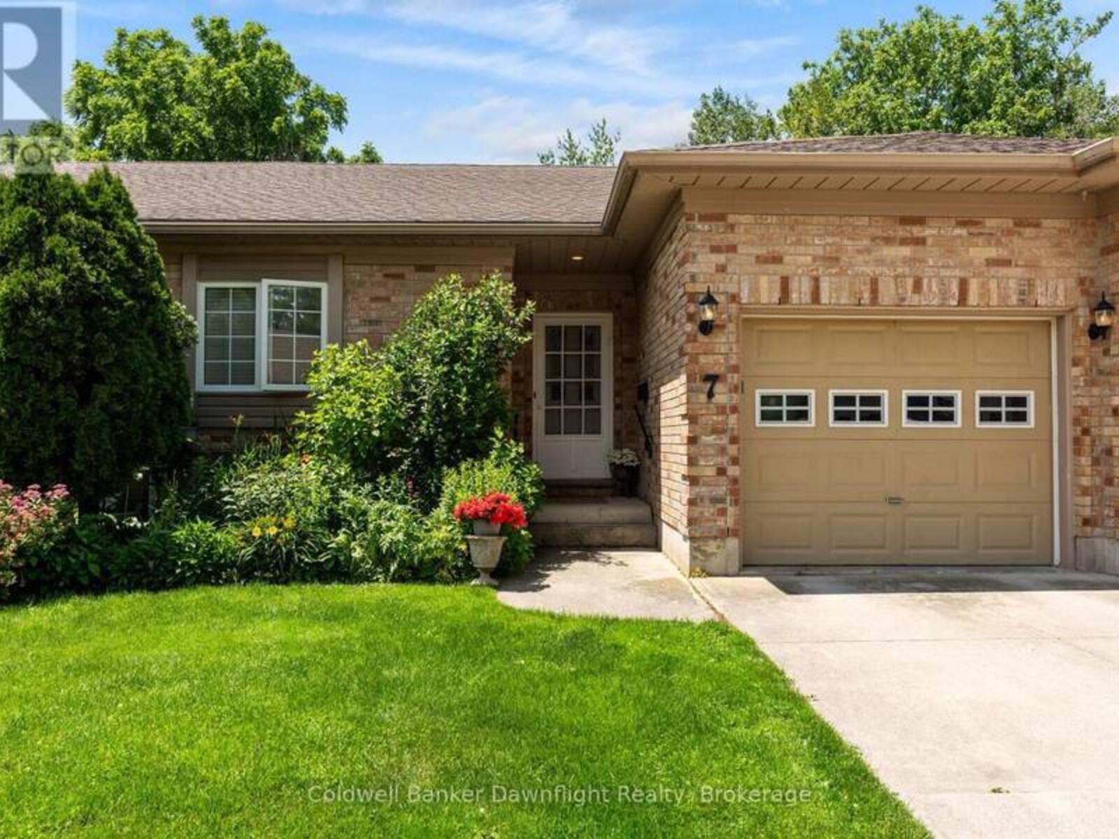 7 BROOKSIDE PLACE, Exeter, Ontario N0M 1S2