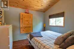 2974 ISLAND 1040 | Honey Harbour Ontario | Slide Image Ten