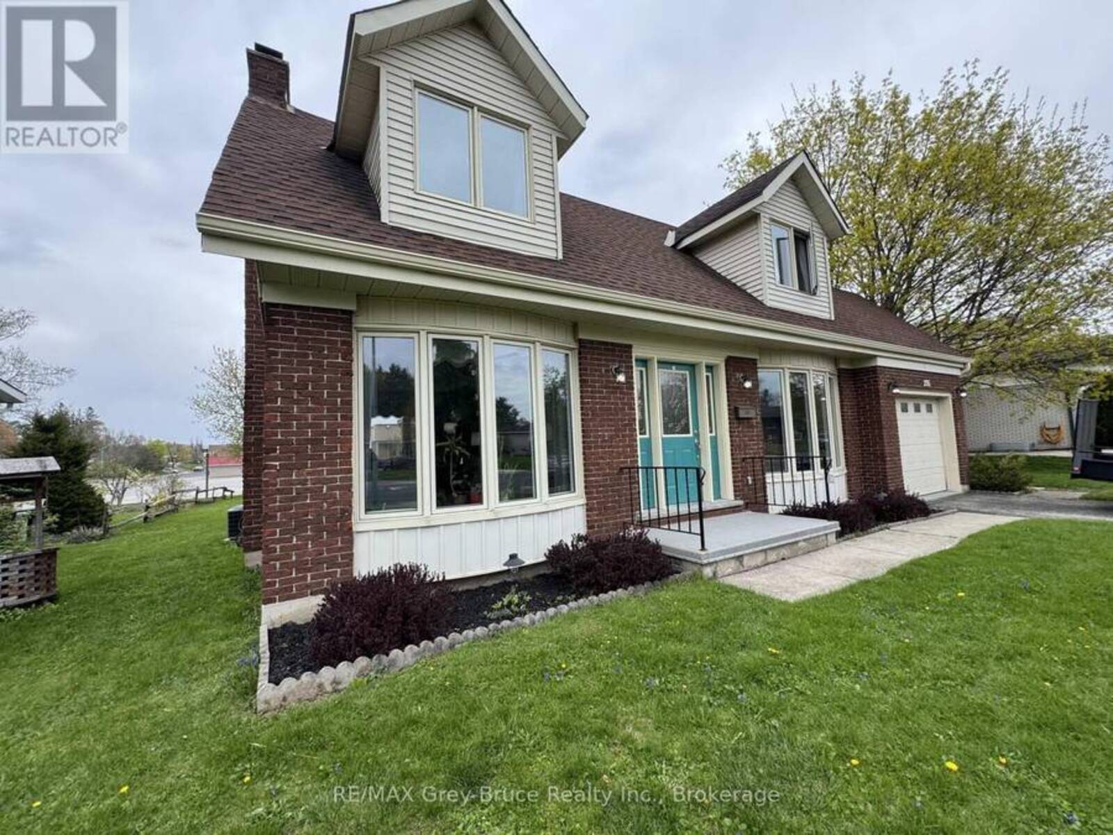 235 5TH AVENUE, Hanover, Ontario N4N 2C3